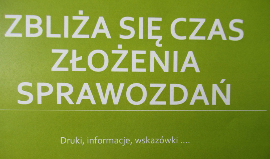 Grafika z napisem zbliża się czas złożenia sprawozdań